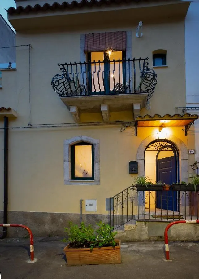 Home 29 Taormina City Center 0*,