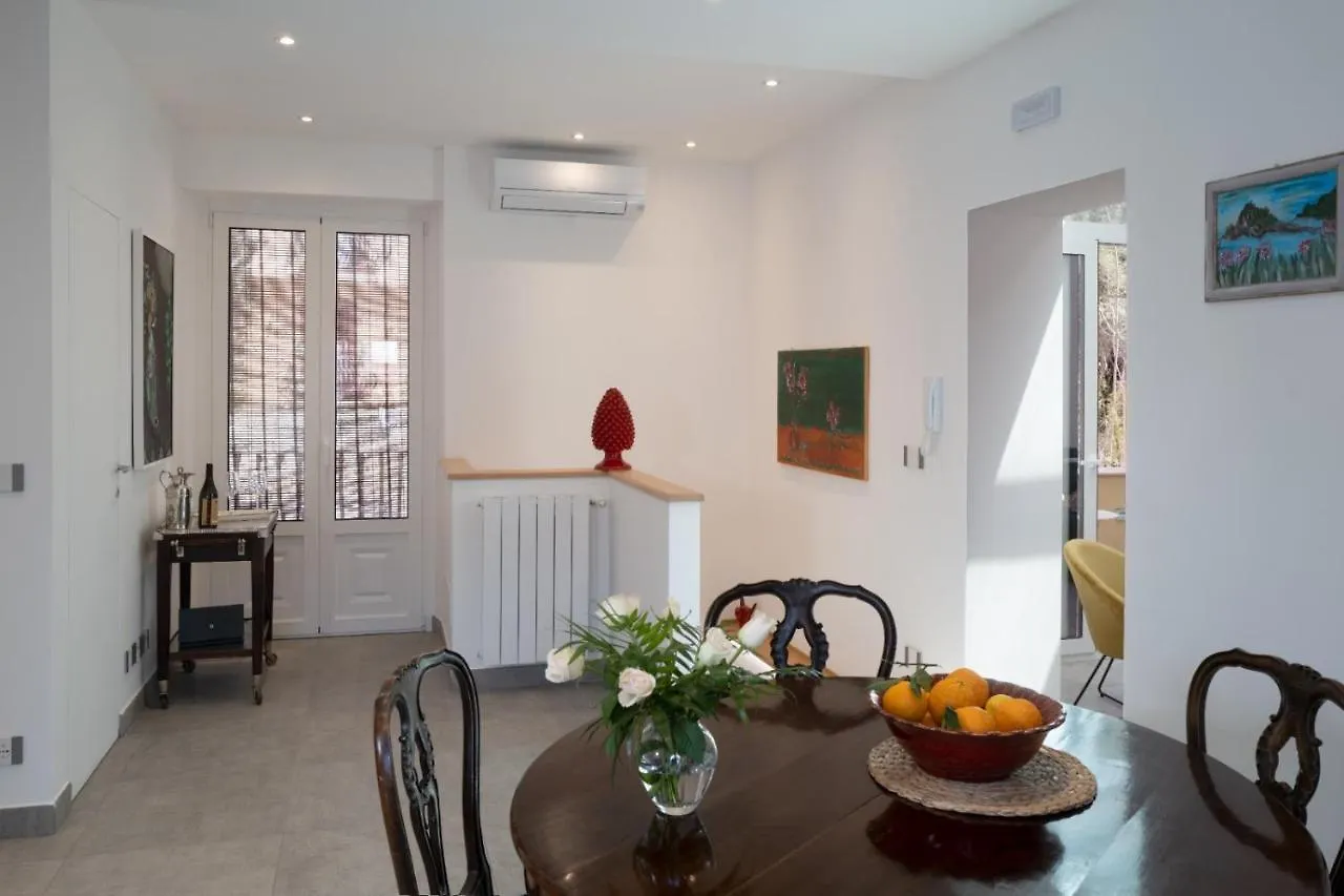 Home 29 Taormina City Center 0*,