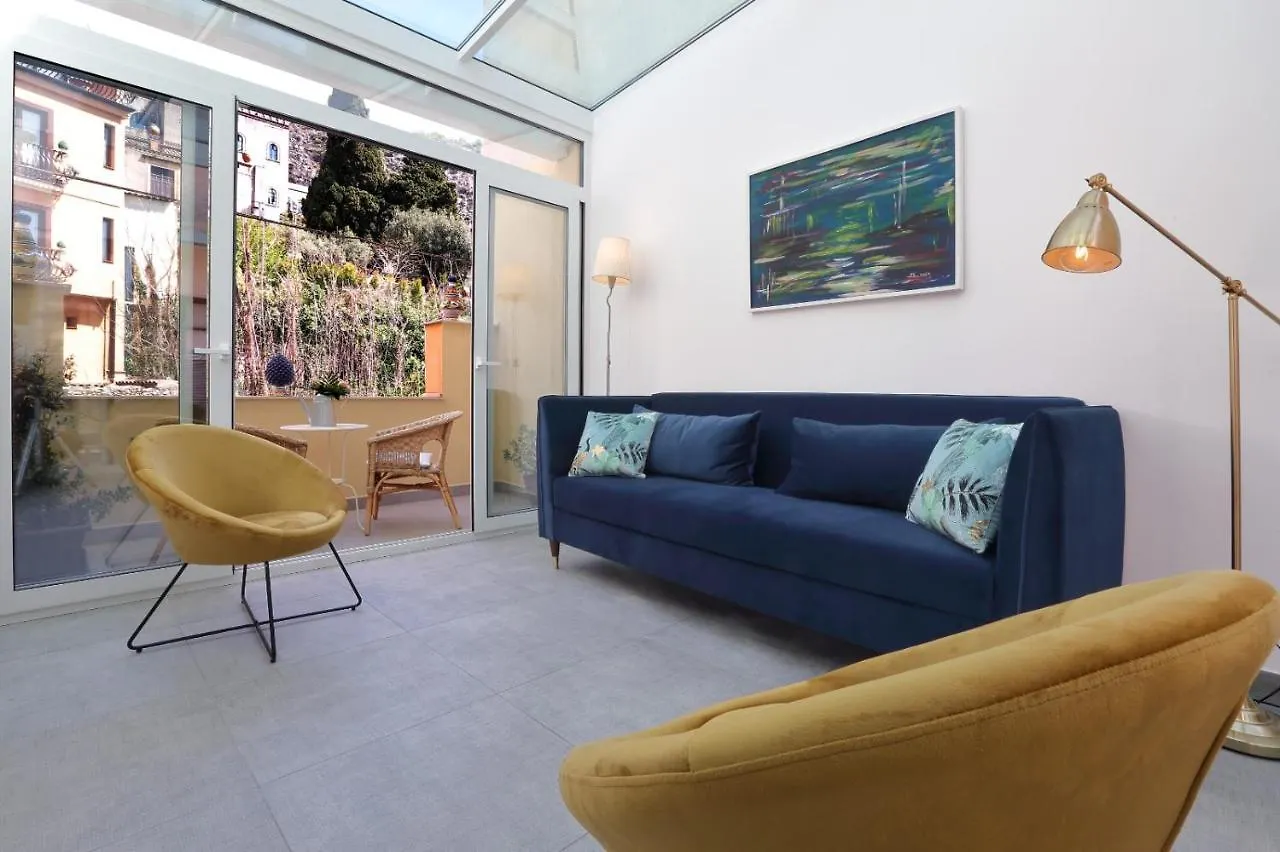 Home 29 Taormina City Center 0*,